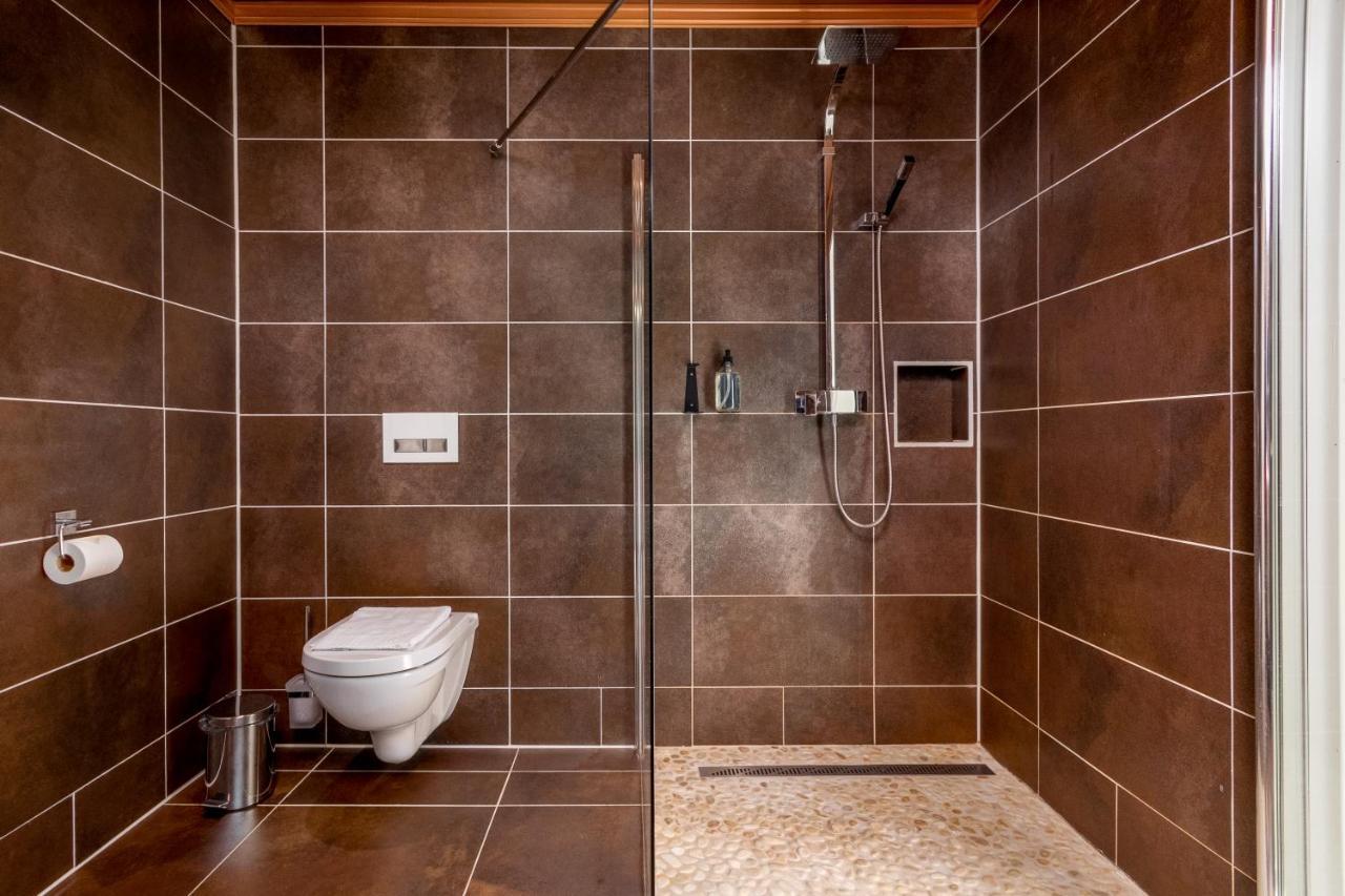 Panoramic Terrace, Huge Rain Shower And Cosy Lofts Flam Bagian luar foto